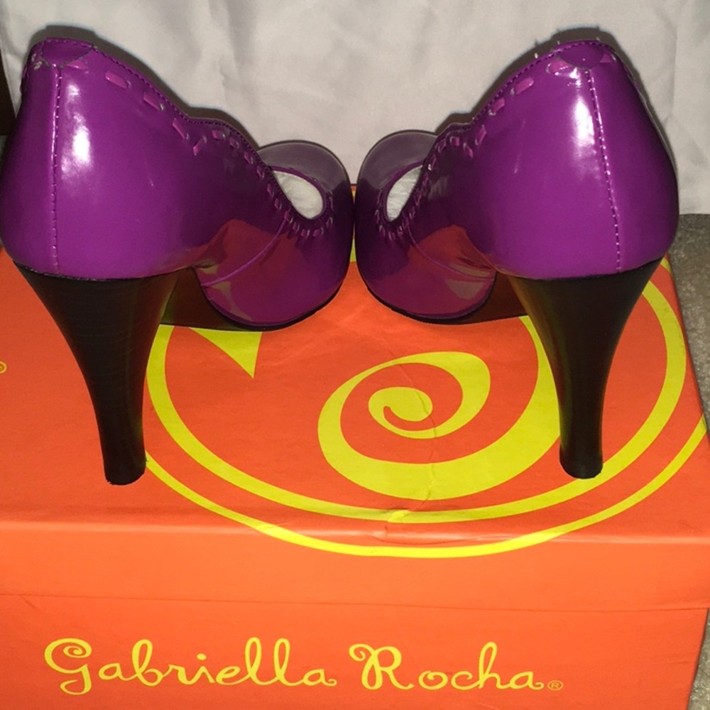 Heels - Picture 2 of 4